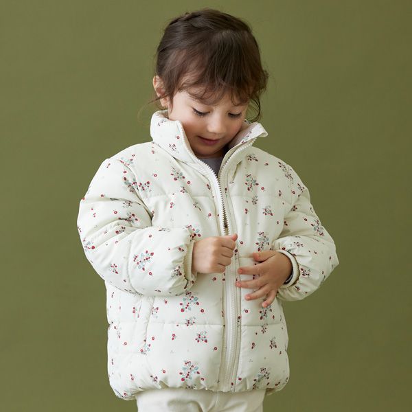 日本 petit main - 潑水加工 蓬鬆保暖鋪棉外套-深藍小花