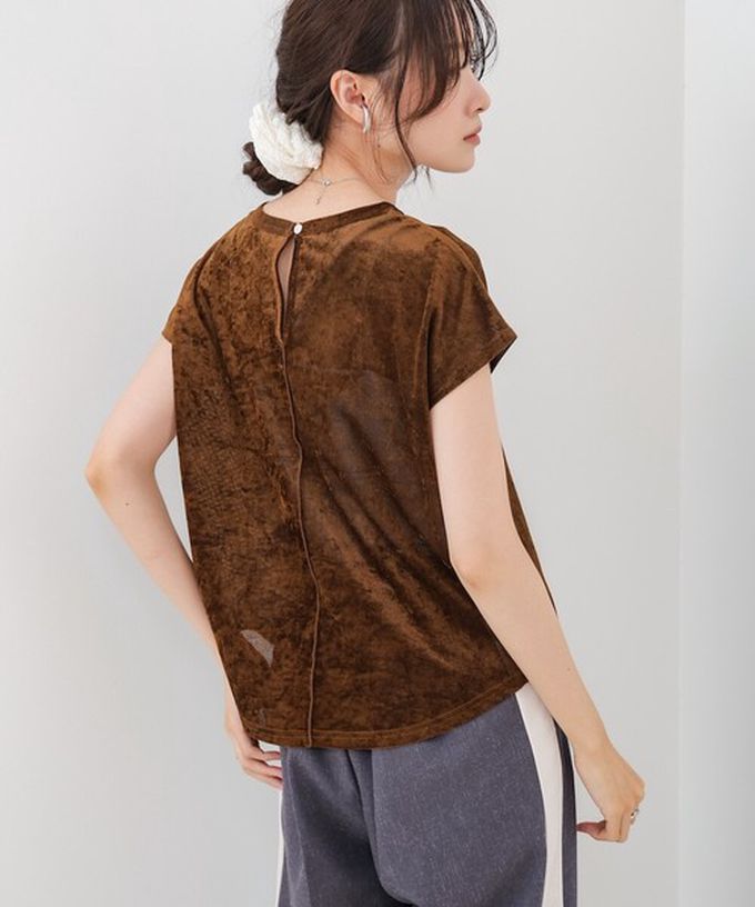 日本 Bab - 微透輕盈天鵝絨法式袖上衣-焦糖咖 (M)