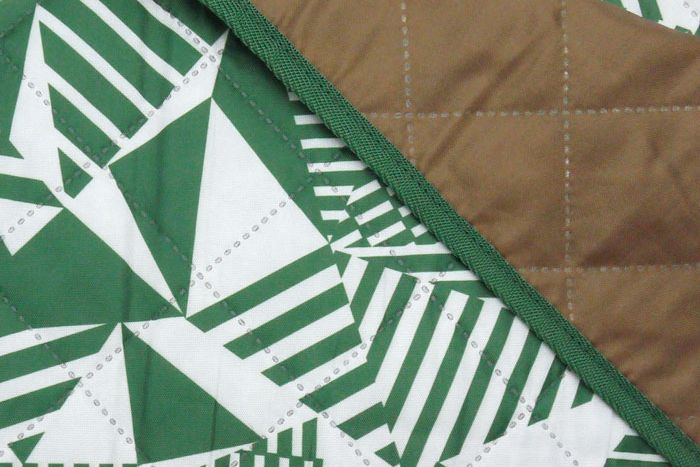 日本現代百貨 - 可機洗 撥水加工衍縫野餐墊(2-3人)-幾何三角-綠 (S(100x140cm))