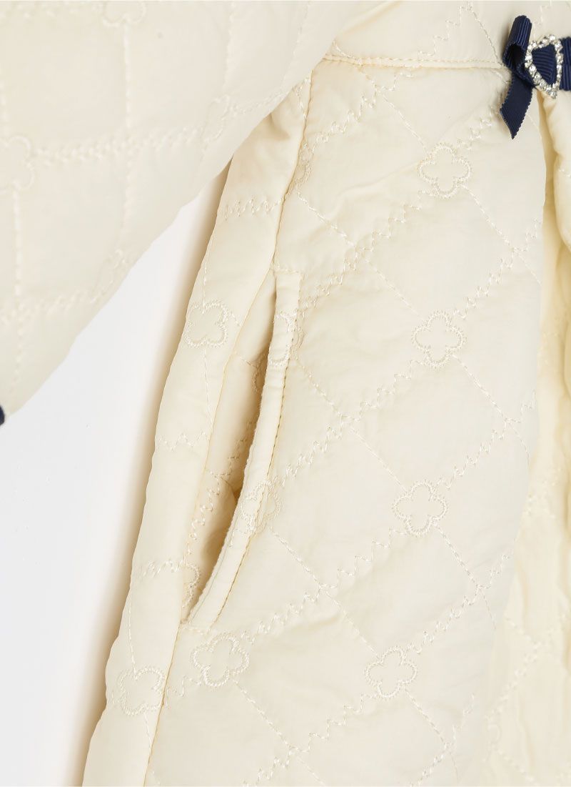 韓國 OZKIZ - 高雅愛心鑽蝴蝶結長版大衣-米白