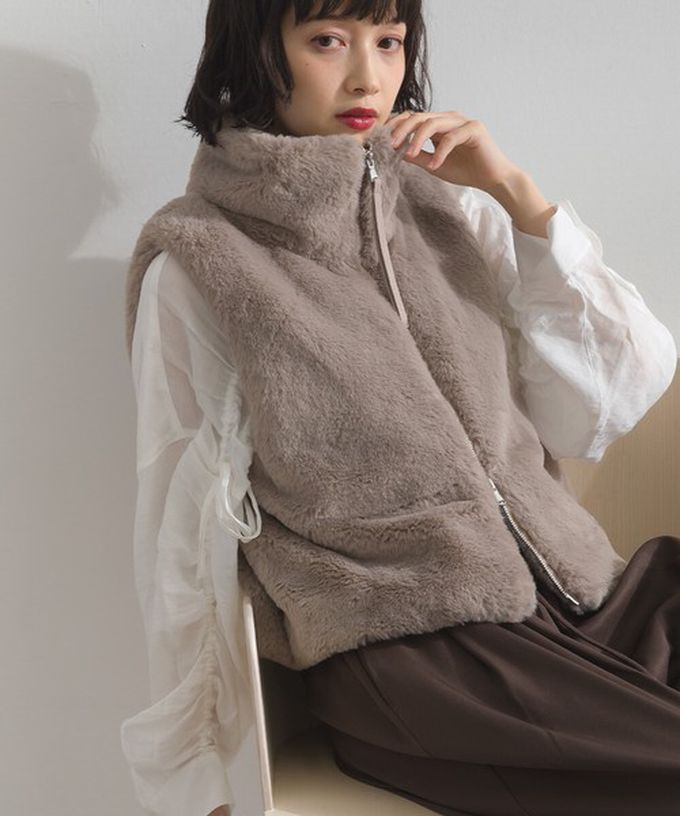 日本 ELENCARE DUE - 柔軟蓬鬆仿毛立領雙拉鍊背心-象牙白