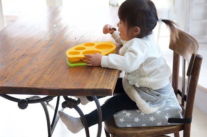 日本兒童增高座墊Ｘ防水圍兜 ★ 用餐更輕鬆！