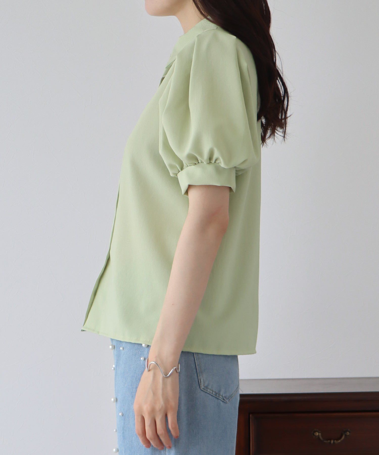 日本 BLUE EAST - 優雅百搭泡泡短袖襯衫-深藍