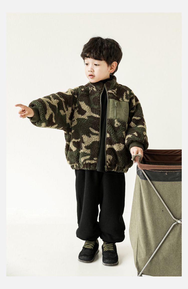 TONGMO - 帥氣羊羔絨立領迷彩長袖外套-綠色