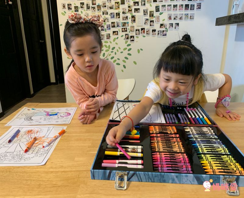 Crayola繪兒樂 - 冰雪奇緣2大藝術家套裝-獨家買就送神彩著色套裝-冰雪奇緣(閃亮版)(第一代第二代隨機)