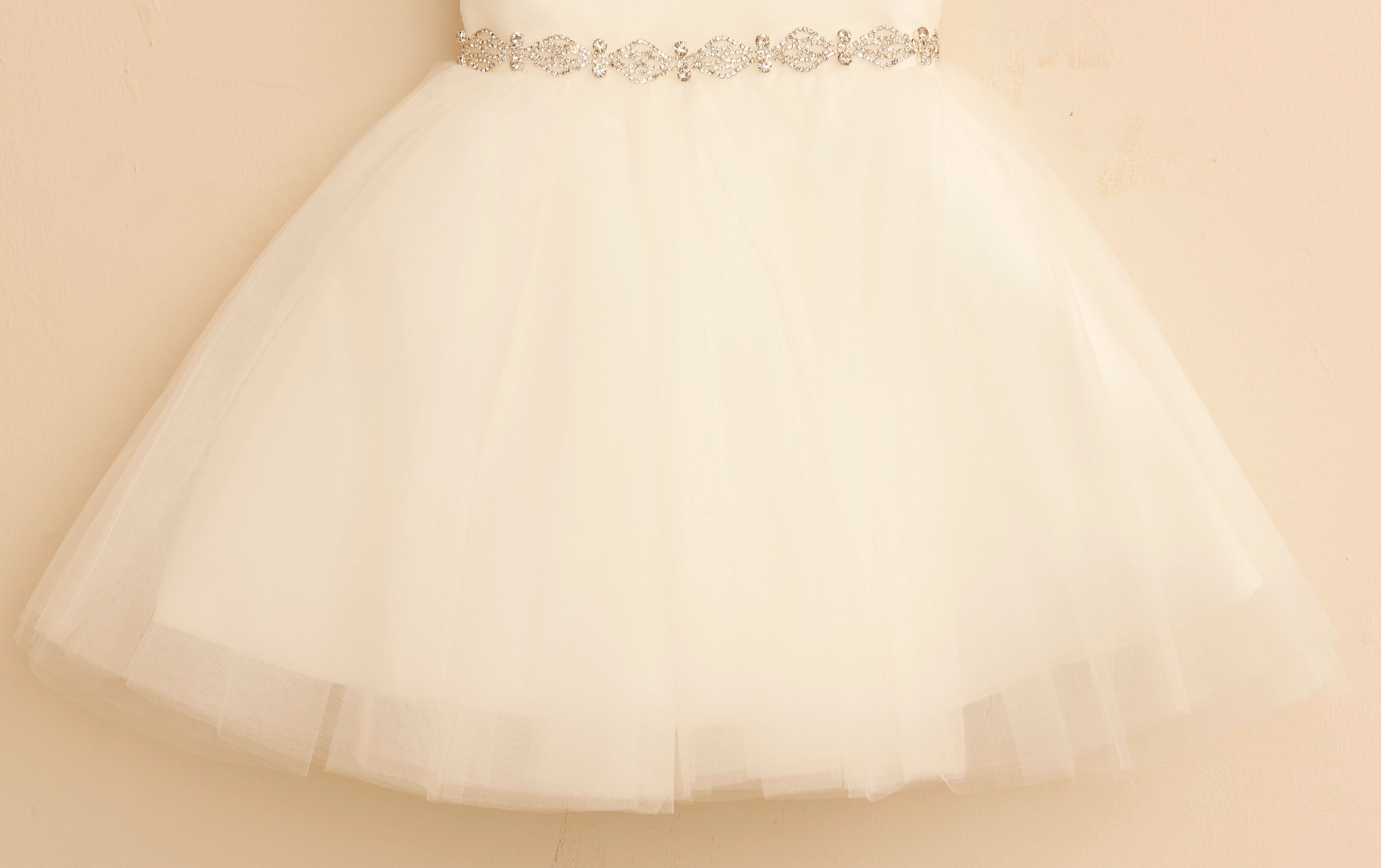 Love, Charlotte - 全白氣質水鑽領口小禮服