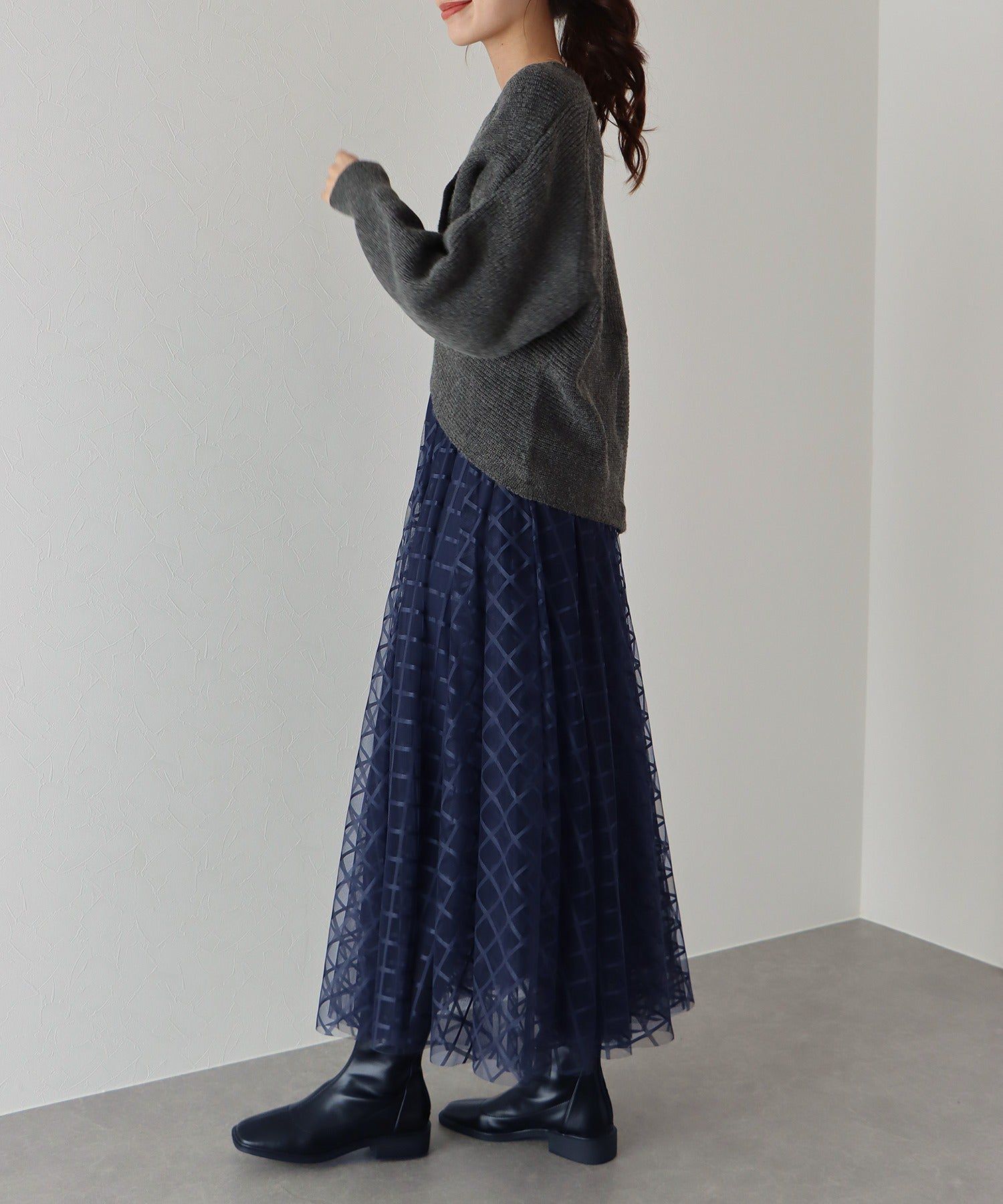 日本 BLUE EAST - 優雅格紋修身紗裙-簡約黑