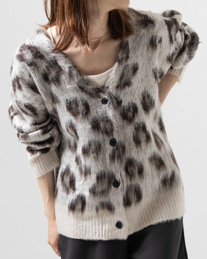 日本 gleam - 馬海毛觸感成熟豹紋V領針織開襟衫-米白