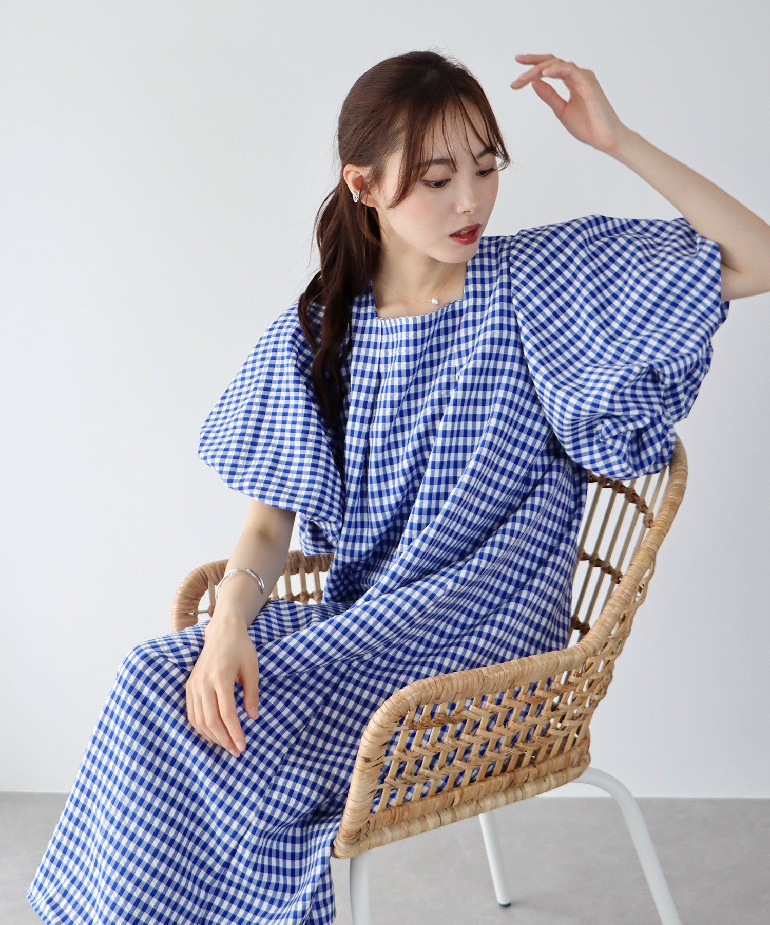 日本 BLUE EAST - 文藝方領大泡泡袖洋裝-格紋-黑