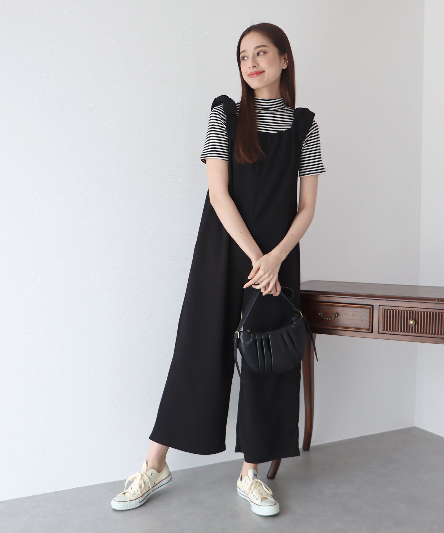 日本 BLUE EAST - 休閒扭結垂墜連身褲-水藍