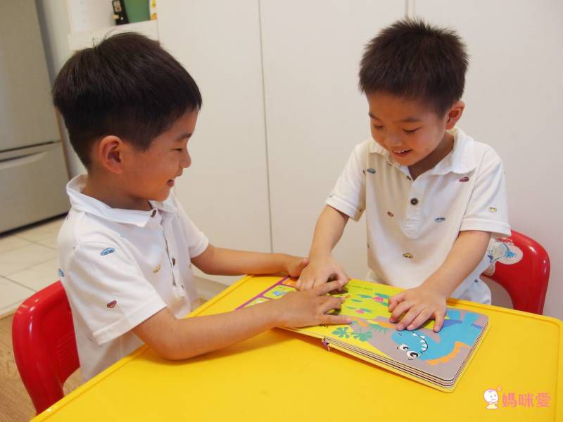 Roar!叫叫大恐龍音效書，聽聲音認識各類型恐龍！