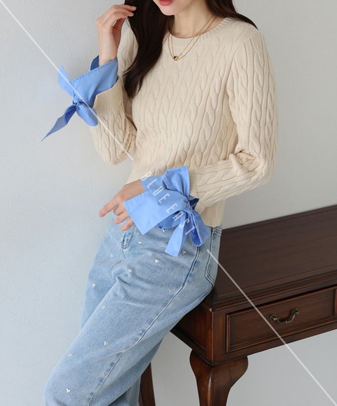 日本 BLUE EAST - 亮麗蝴蝶結緞帶袖麻花針織上衣-海軍藍