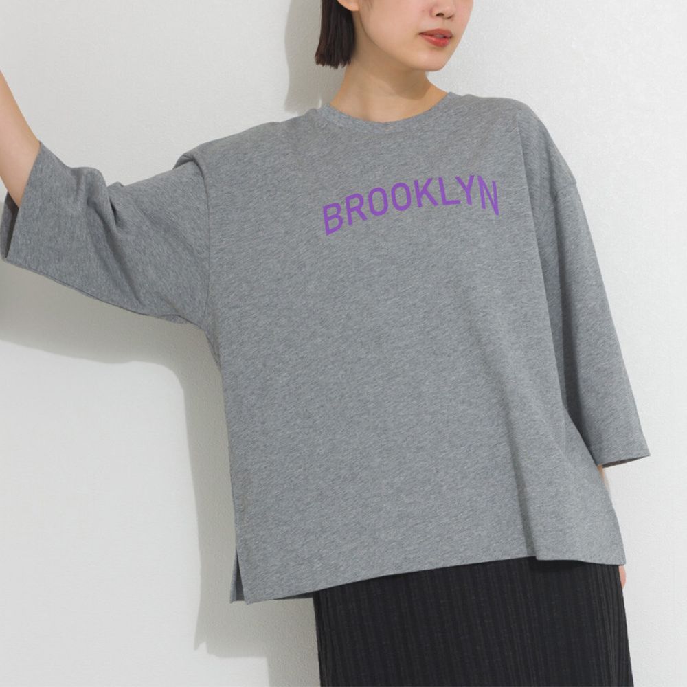 簡約整潔英文標語七分袖上衣-淺灰