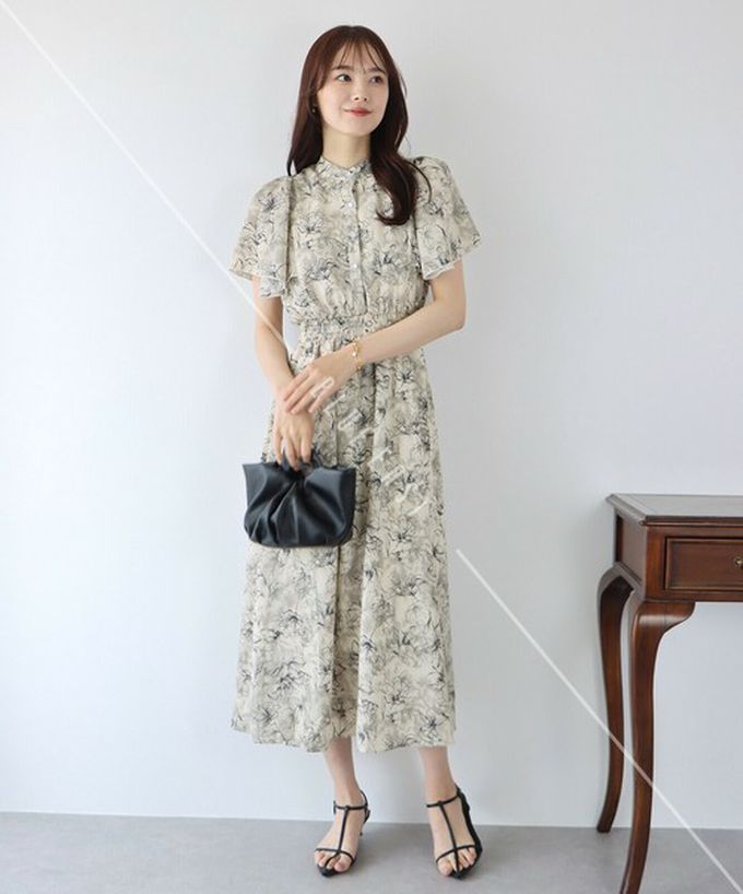 日本 BLUE EAST - 浪漫時光碎花雪紡短袖洋裝-渲染花紋-白x黑