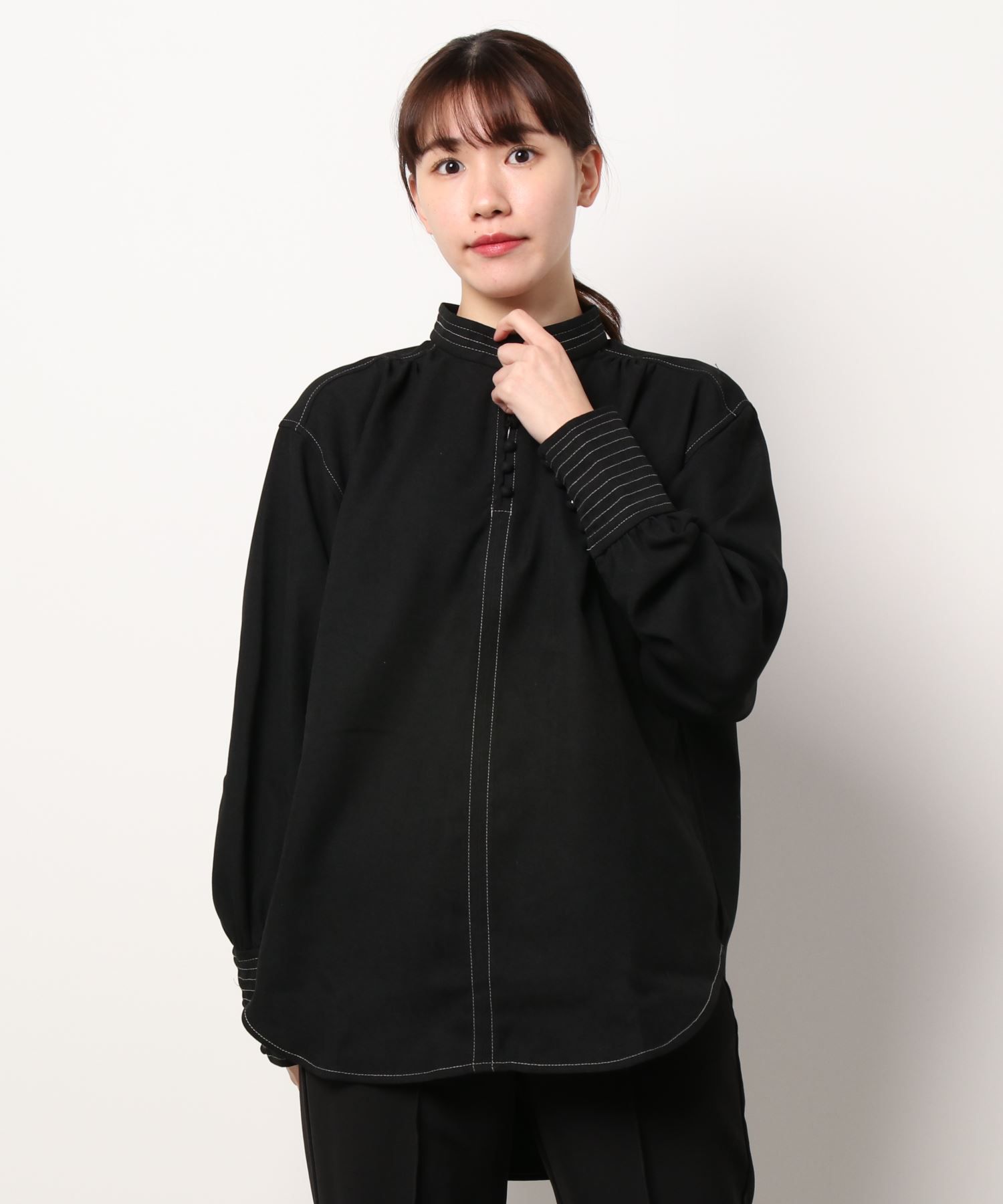 日本 Riche Glamour - 撞色排釦圓弧衣襬小中山領上衣-褐杏