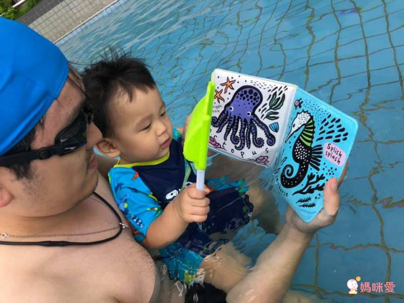 一碰水，就變色！0～1歲寶寶愛上洗澡的好夥伴