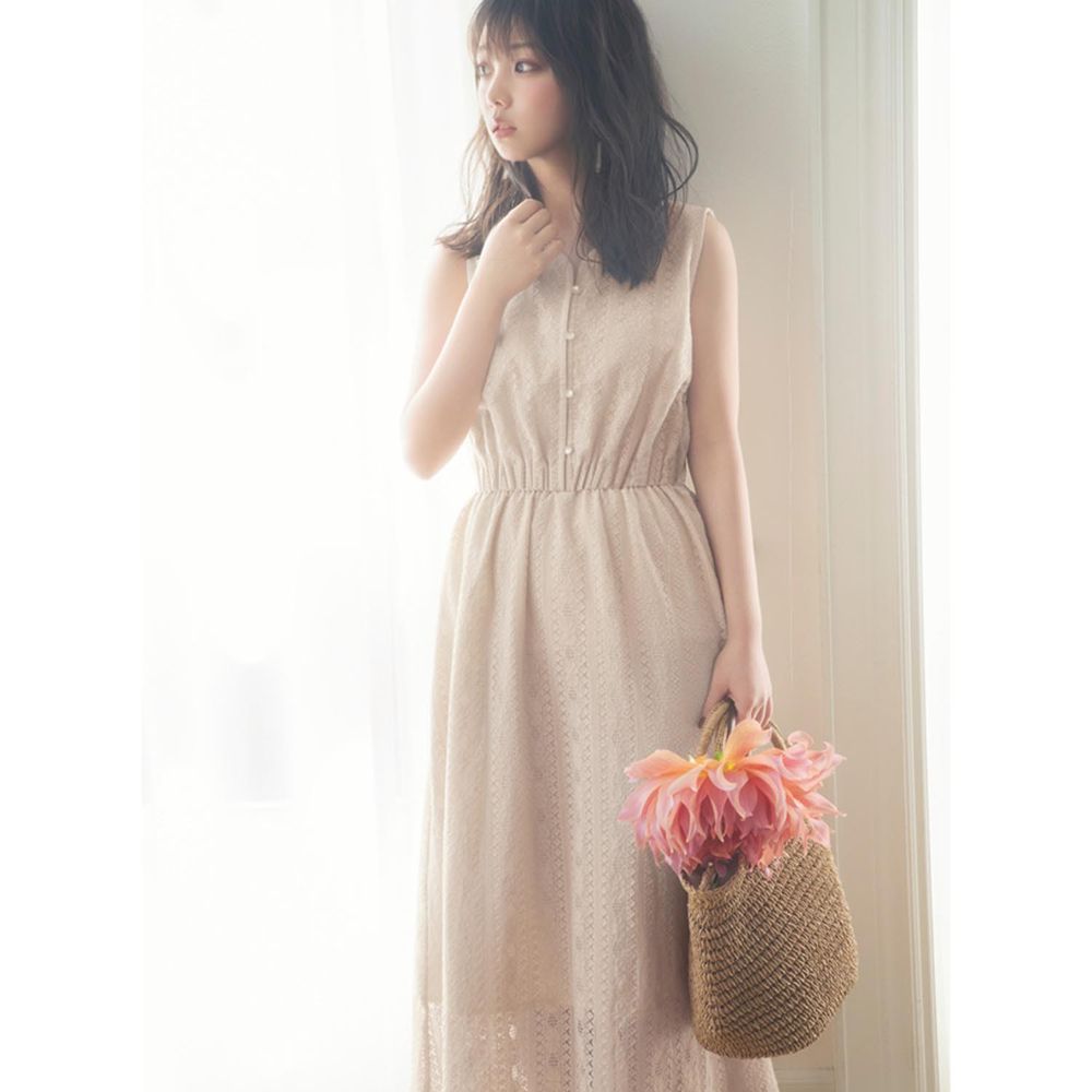 日本 GRL - 氣質蕾絲雕花縮腰無袖洋裝-氣質米