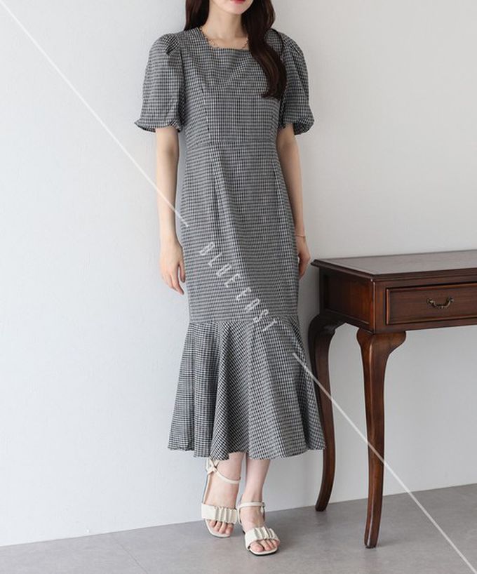 日本 BLUE EAST - 優雅方領後綁帶泡泡袖魚尾洋裝-格紋-黑 (M)