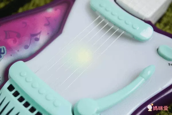 孩子化身搖滾巨星【擬真站立式麥克風】