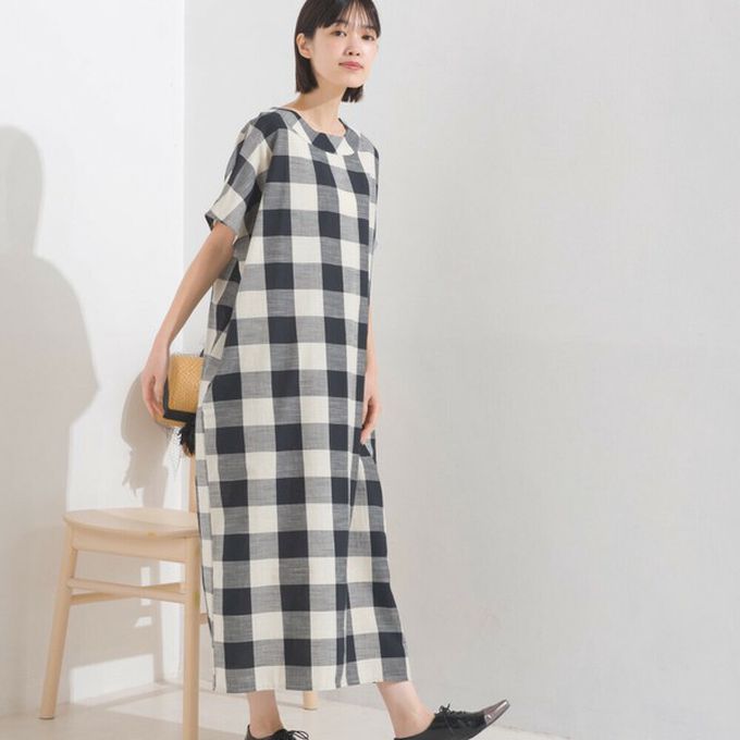 日本 OMNES - 100%印度棉 清爽格紋短袖洋裝-黑白