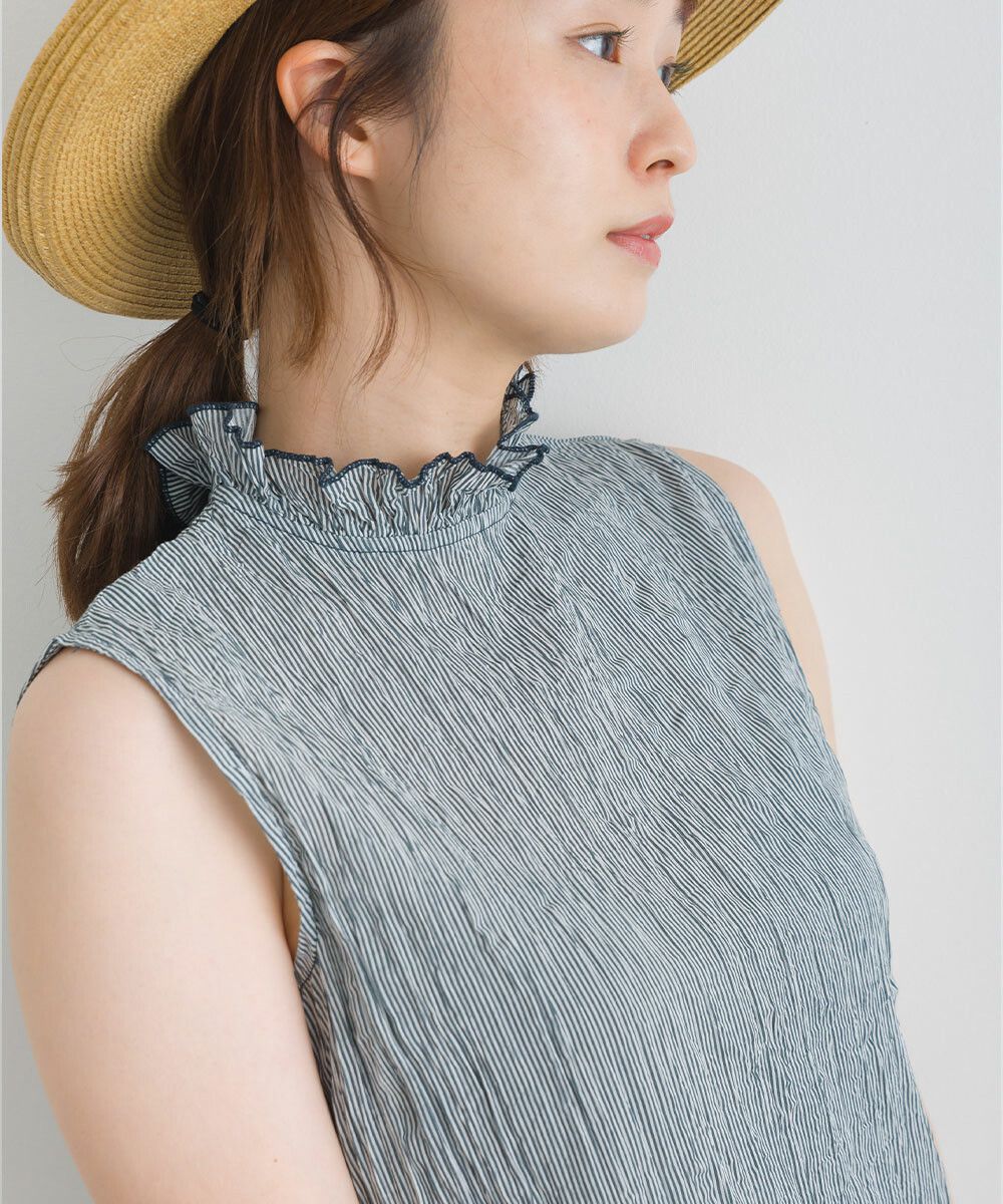 日本女裝代購 - 木耳領楊柳感無袖上衣-直條紋-深灰藍