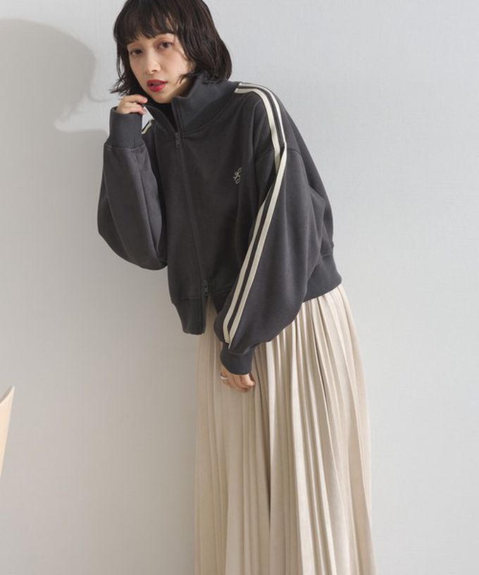 日本 ELENCARE DUE - 麂皮短絨休閒配色運動風夾克-象牙米