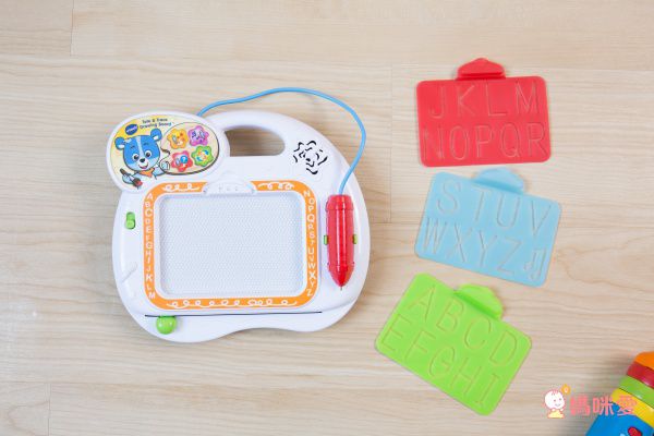 化身飛行員探索世界【Vtech】聲光探索地球儀