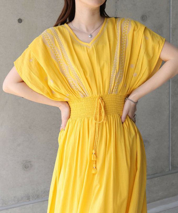 日本 Bab - 100%印度棉 素雅刺繡收腰短袖洋裝-黑