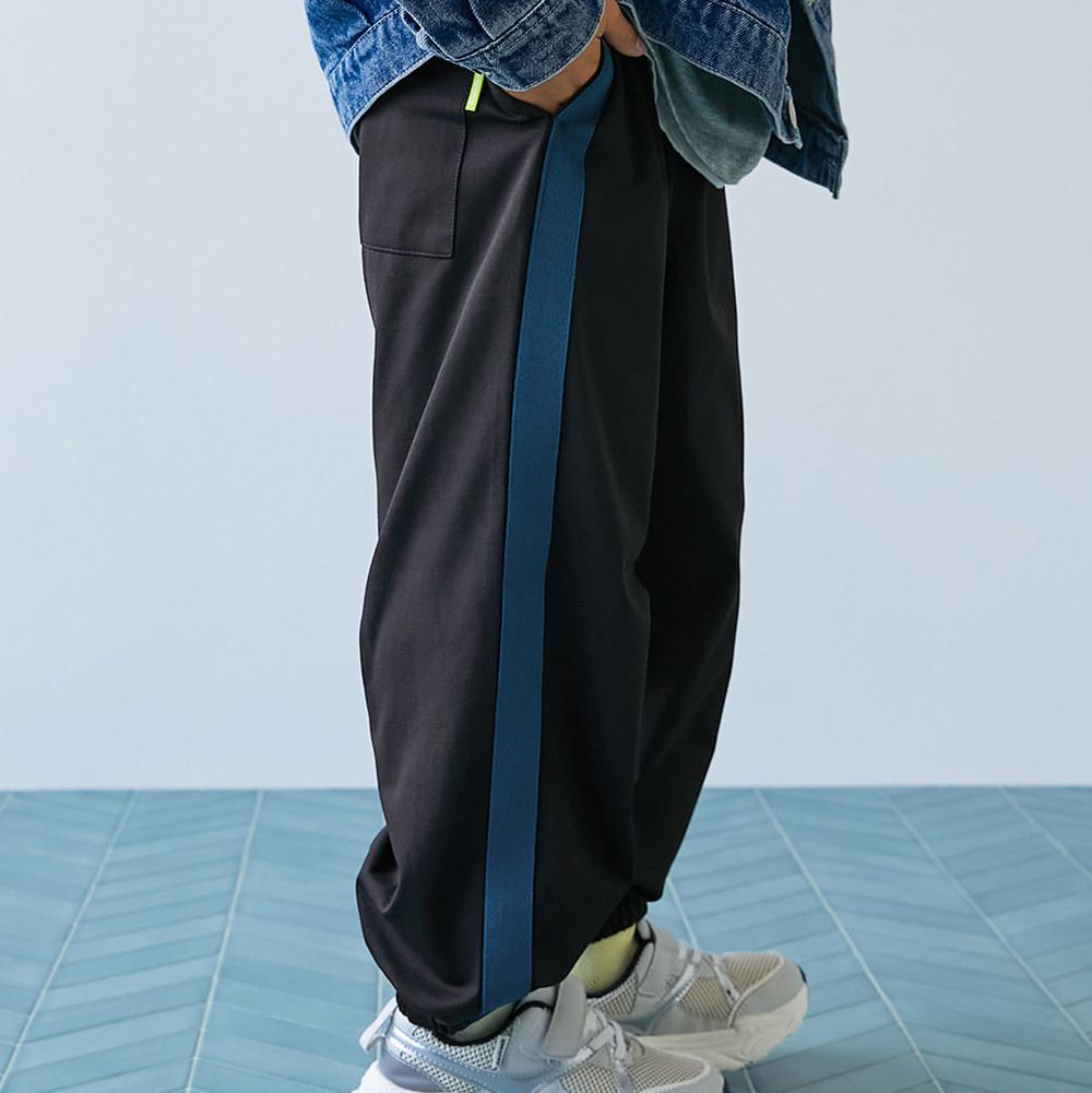 [快乾防皺] 運動風輕盈束口長褲-色塊-黑x藍