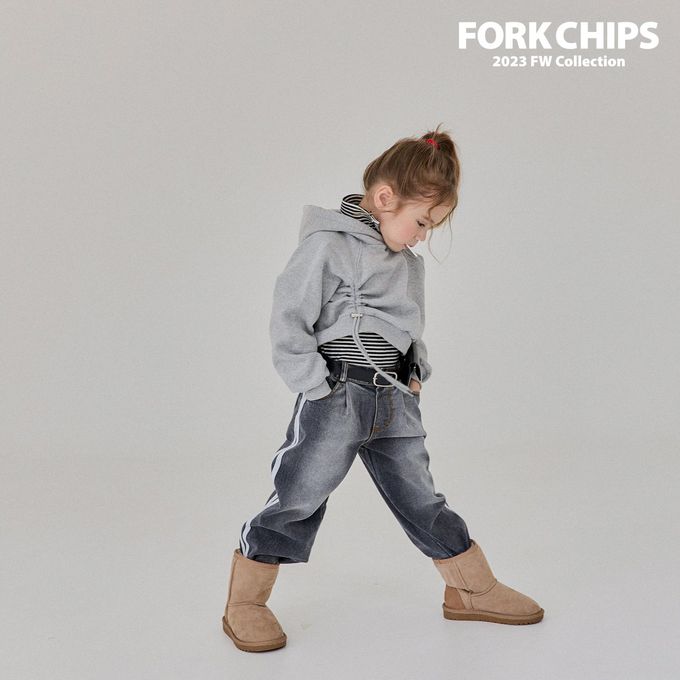 韓國 FORK CHIPS - 鈕扣高領彈性上衣-條紋