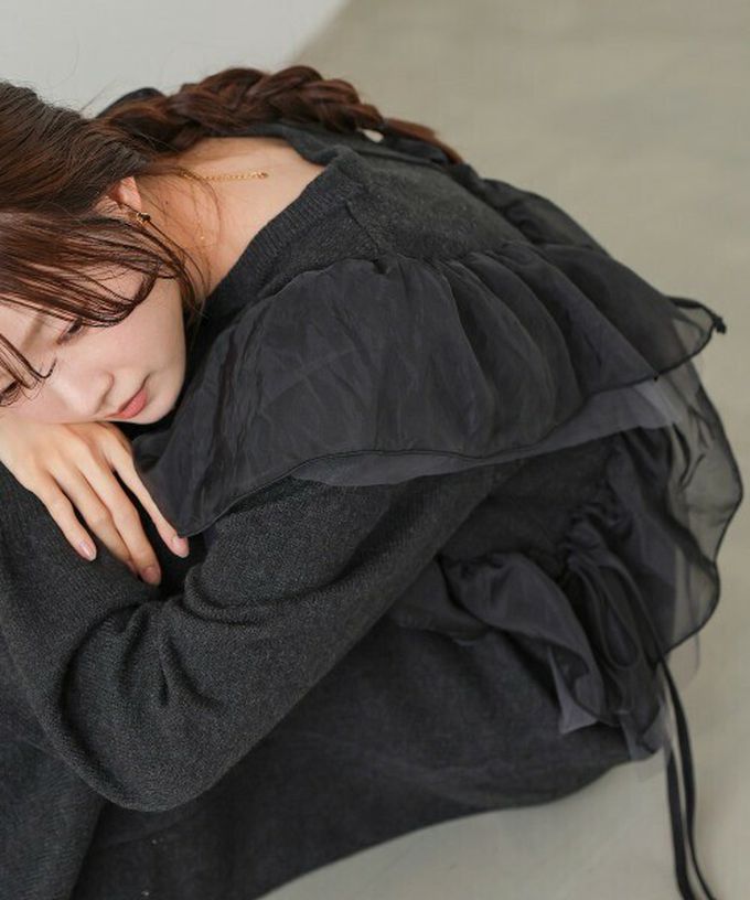 日本 Bab - 交叉薄紗荷葉柔美針織長袖洋裝-黑