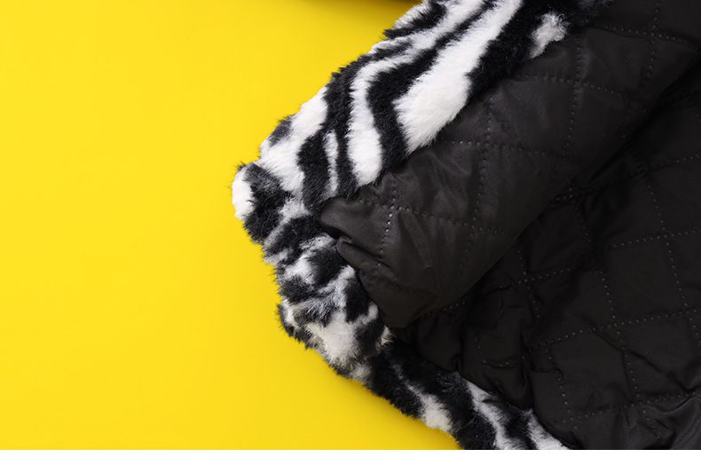 卡通人物史努比斑馬紋毛絨保暖外套-SNOOPY三角小標籤-黑色