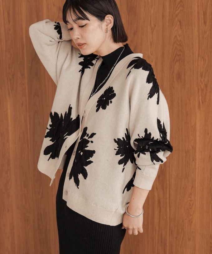 日本 Bab - 唯美花卉寬鬆感針織開襟外套-杏黑