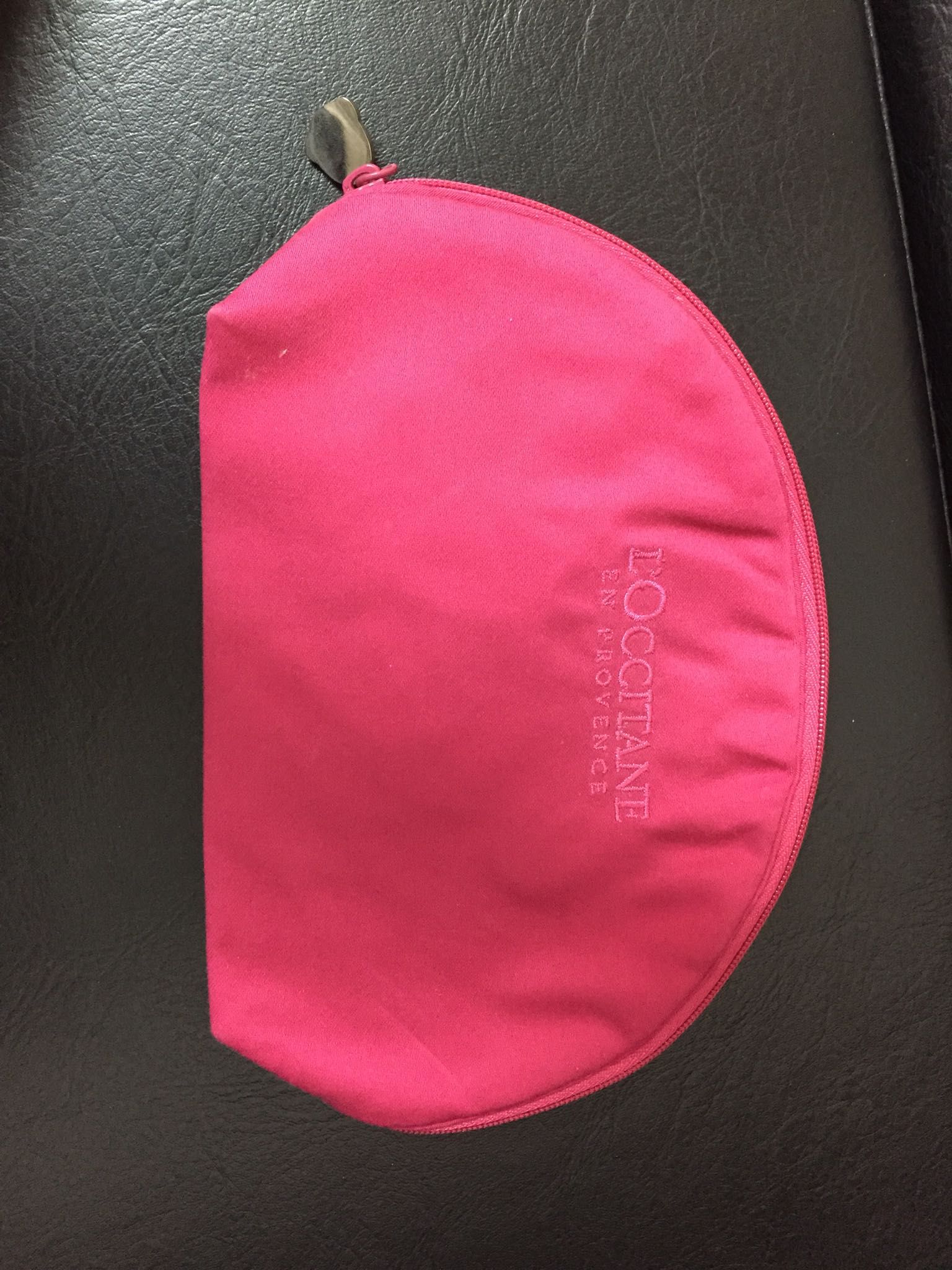 全新手提包+化妝包 合賣$150