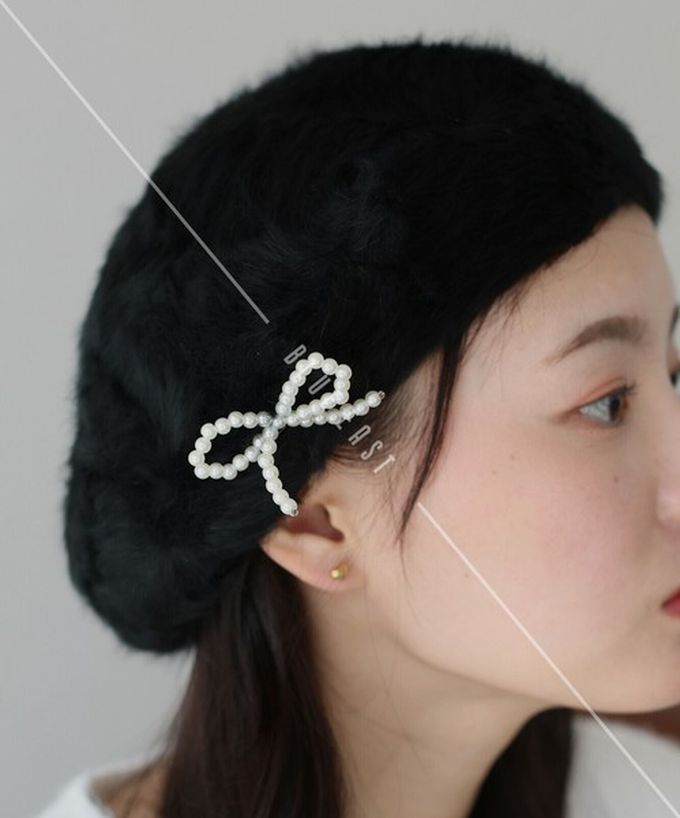 日本 BLUE EAST - 毛絨感珍珠裝飾美型貝蕾帽-白