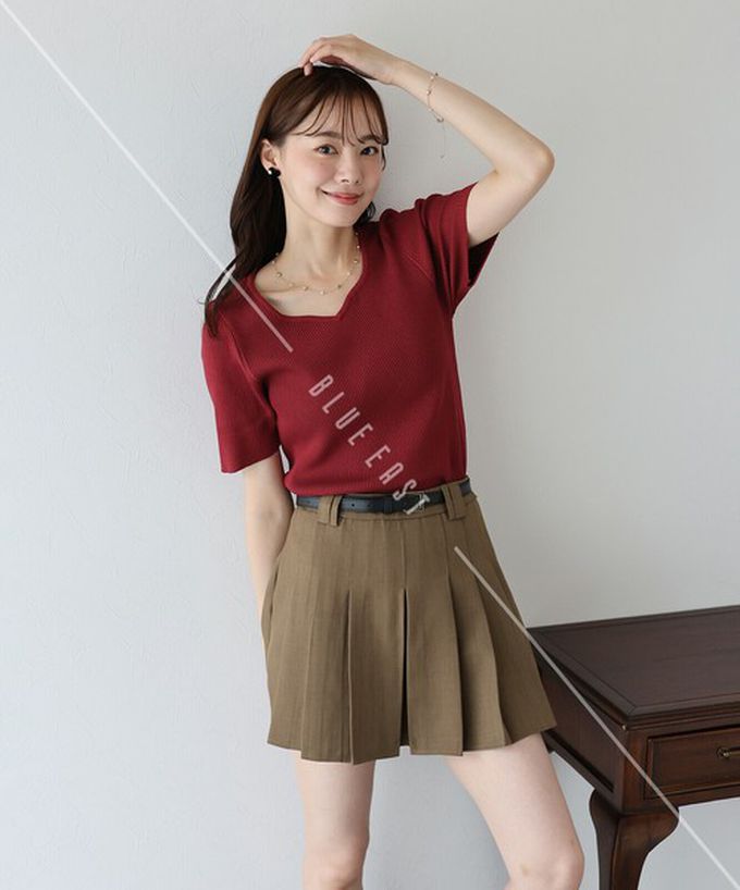 日本 BLUE EAST - 合身羅紋甜美桃心領短袖上衣-黑