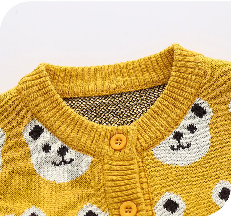 舒適圓領提花針織外套-滿版熊熊-米杏色