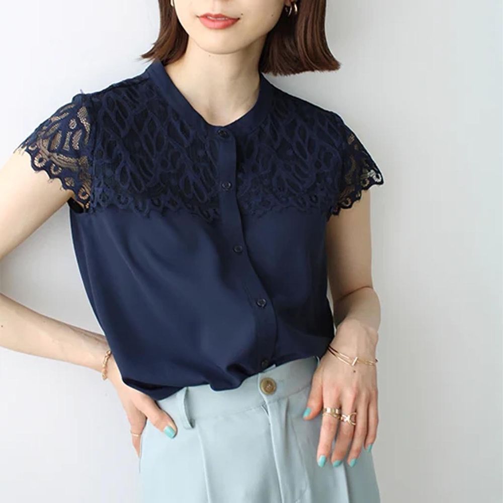 日本 BELLUNA - 精緻蕾絲拼接雪紡無袖襯衫-深藍