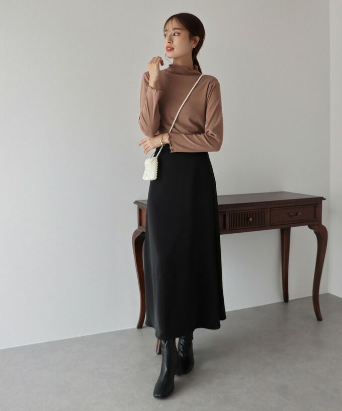 日本 BLUE EAST - 微立領木耳邊薄長袖上衣/打底衫-簡約白