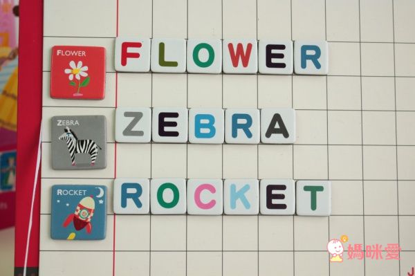 法國Janod - 【熱賣】磁鐵遊戲書-英文字母拼字