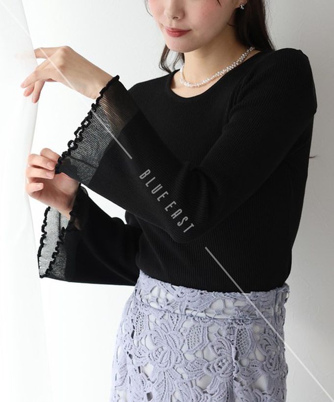 日本 BLUE EAST - 修身羅紋透膚層次喇叭長袖上衣-粉卡其