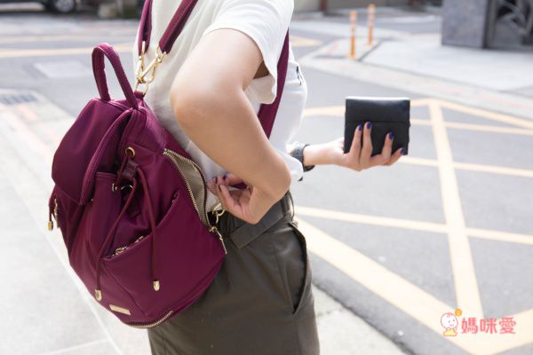 HARUhonpo 小晴天本舖 - Harulez 日本設計師の聯名款-Shiny微金質感輕背包-土星藍