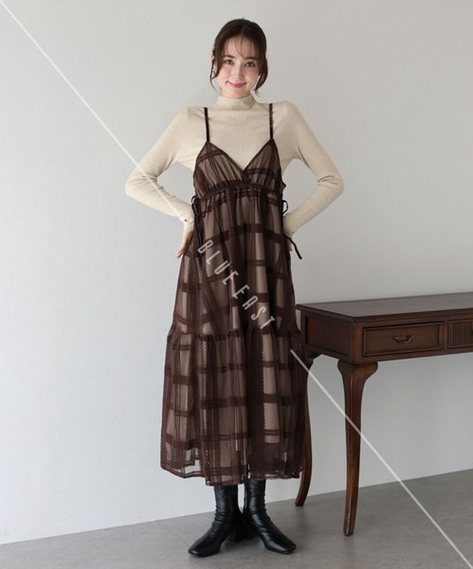 日本 BLUE EAST - 甜美植絨大格紋吊帶背心洋裝-卡其
