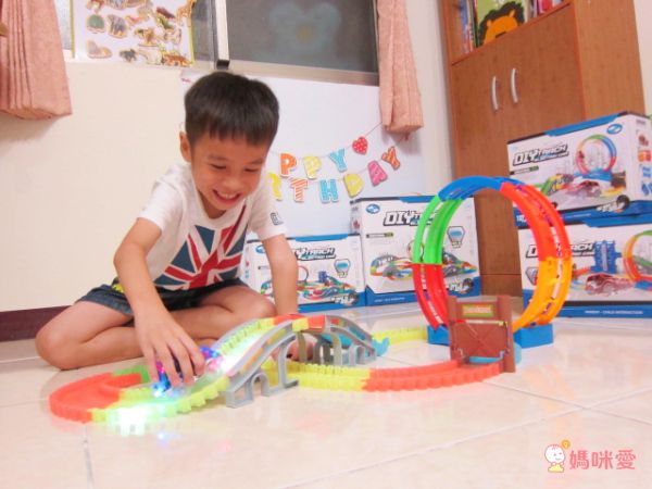 BQOCH - 【兒童益智玩具】電動夜光軌道車 風火輪 (132pcs)