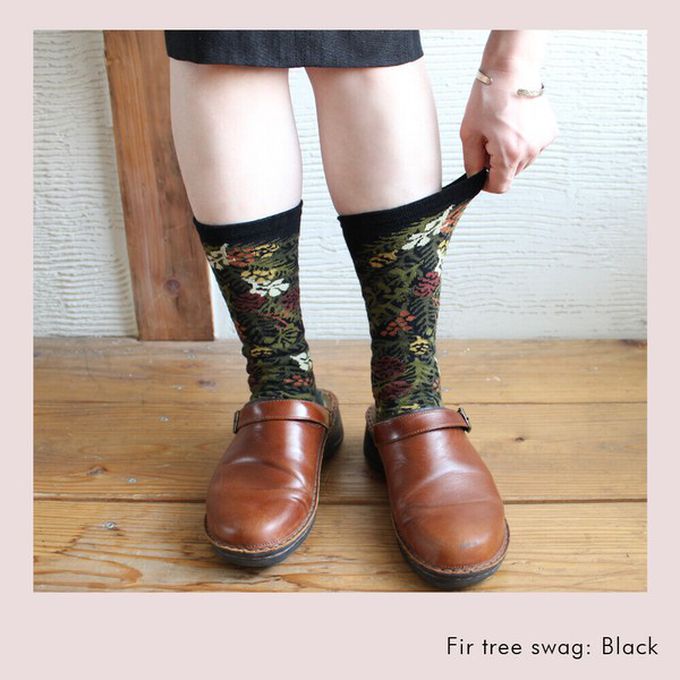 日本女裝代購 - 日本製 唯美花卉風長襪-冷杉樹-黑 (23-25cm)