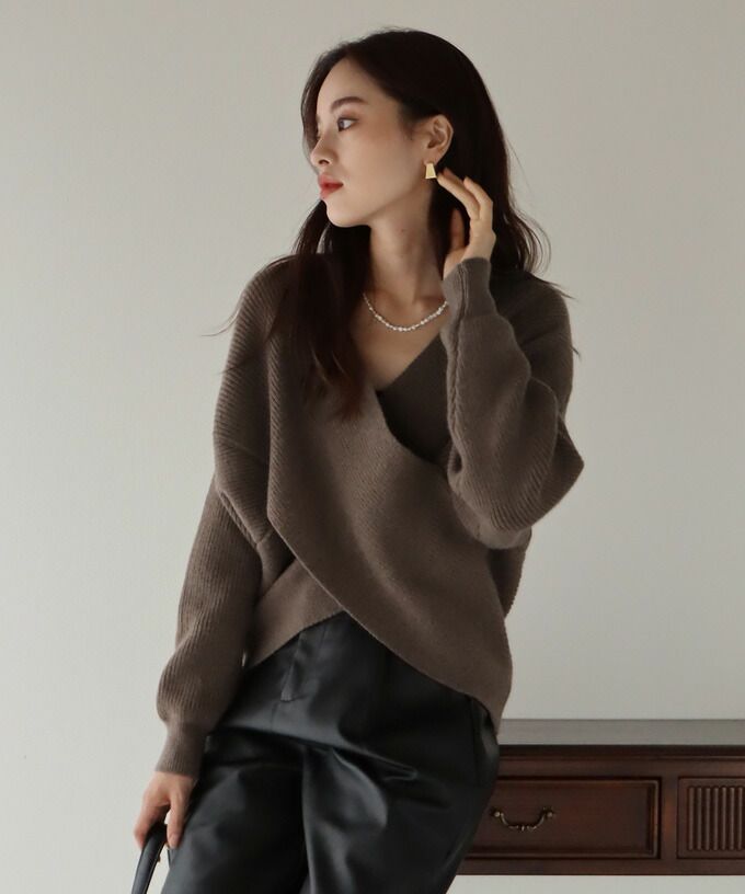 日本 BLUE EAST - 柔美交叉短版針織毛衣-淺灰