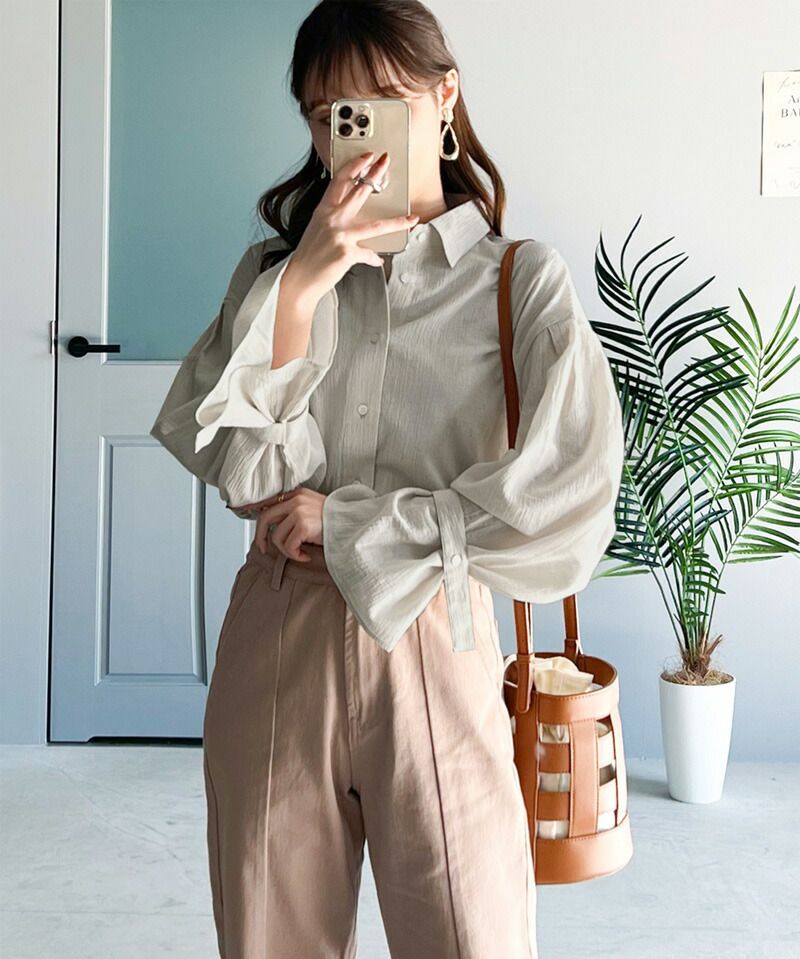 日本 Classical Elf - 氣質微透膚落肩寬袖襯衫-米白