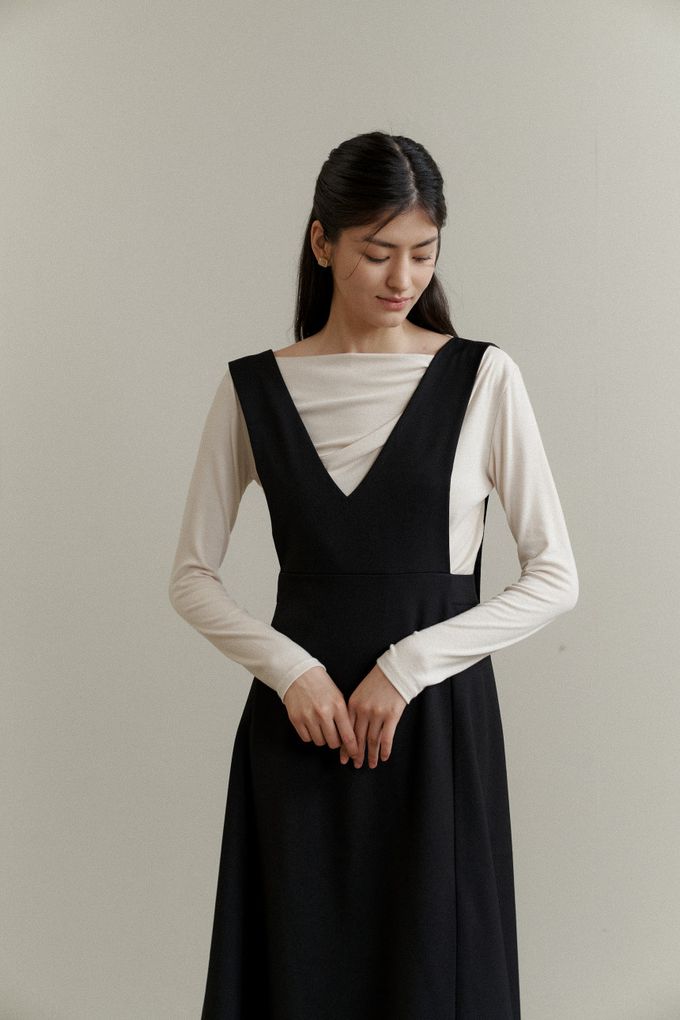 韓國女裝連線 - 迷人大V連身修飾洋裝-黑 (FREE)