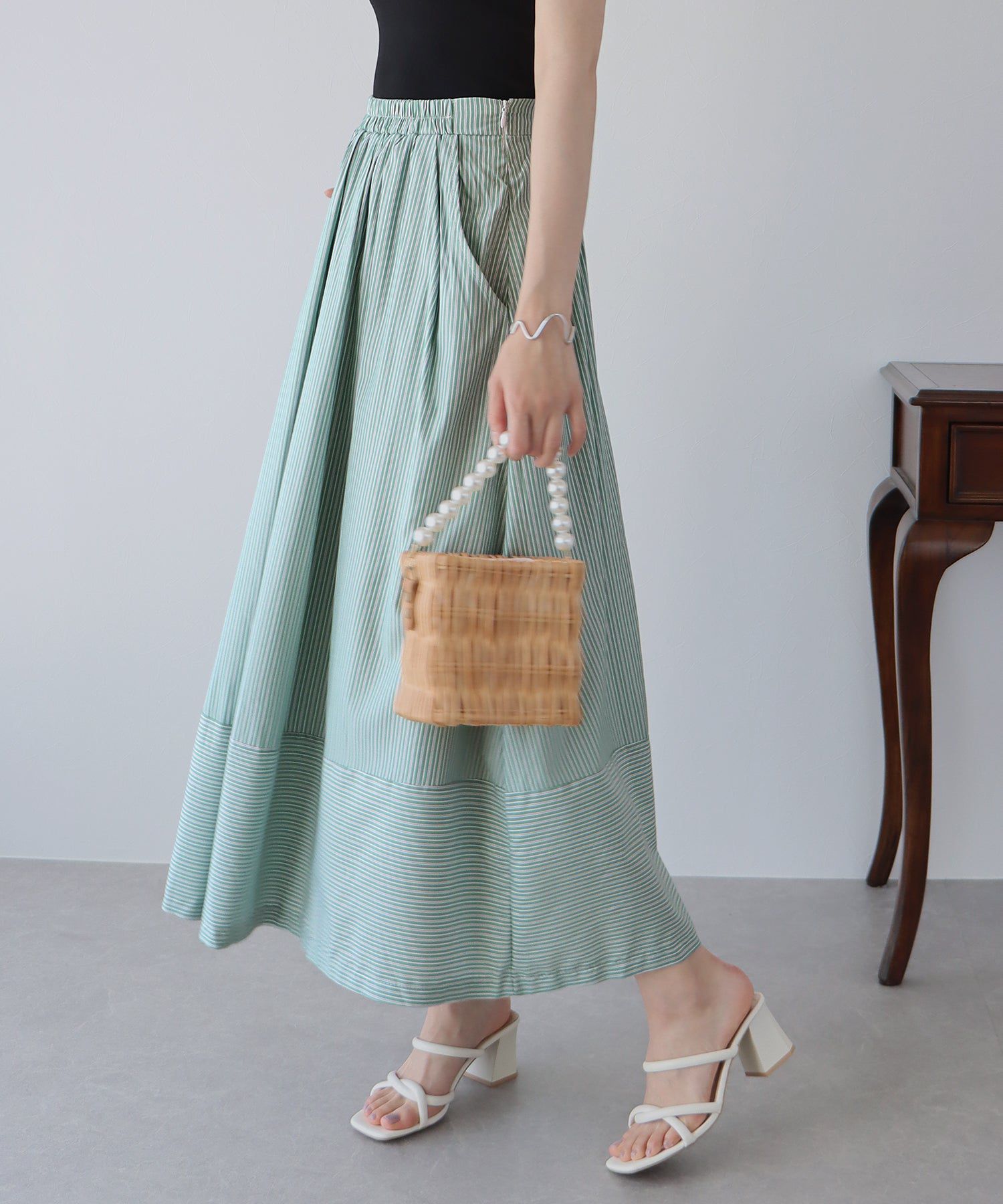 日本 BLUE EAST - 歐風質感條紋拼接修身長裙-綠x白