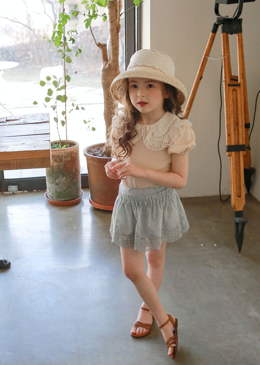 韓國 PuellaFLO - 蕾絲鏤空花瓣下襬褲裙-天藍